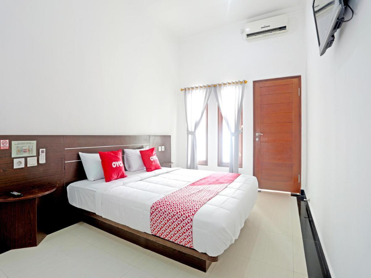Oyo 90859 Cahaya Guest House Pesanggaran Bagian luar foto