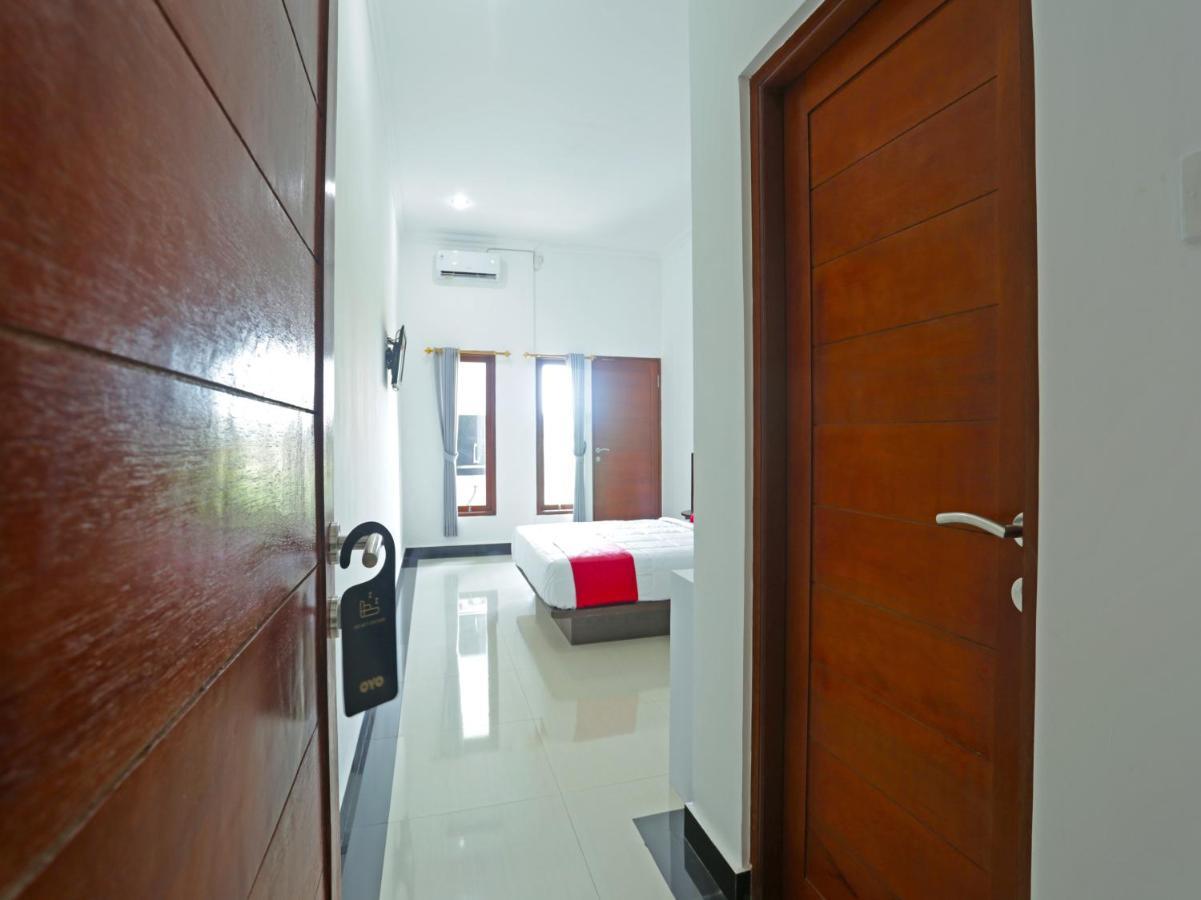 Oyo 90859 Cahaya Guest House Pesanggaran Bagian luar foto