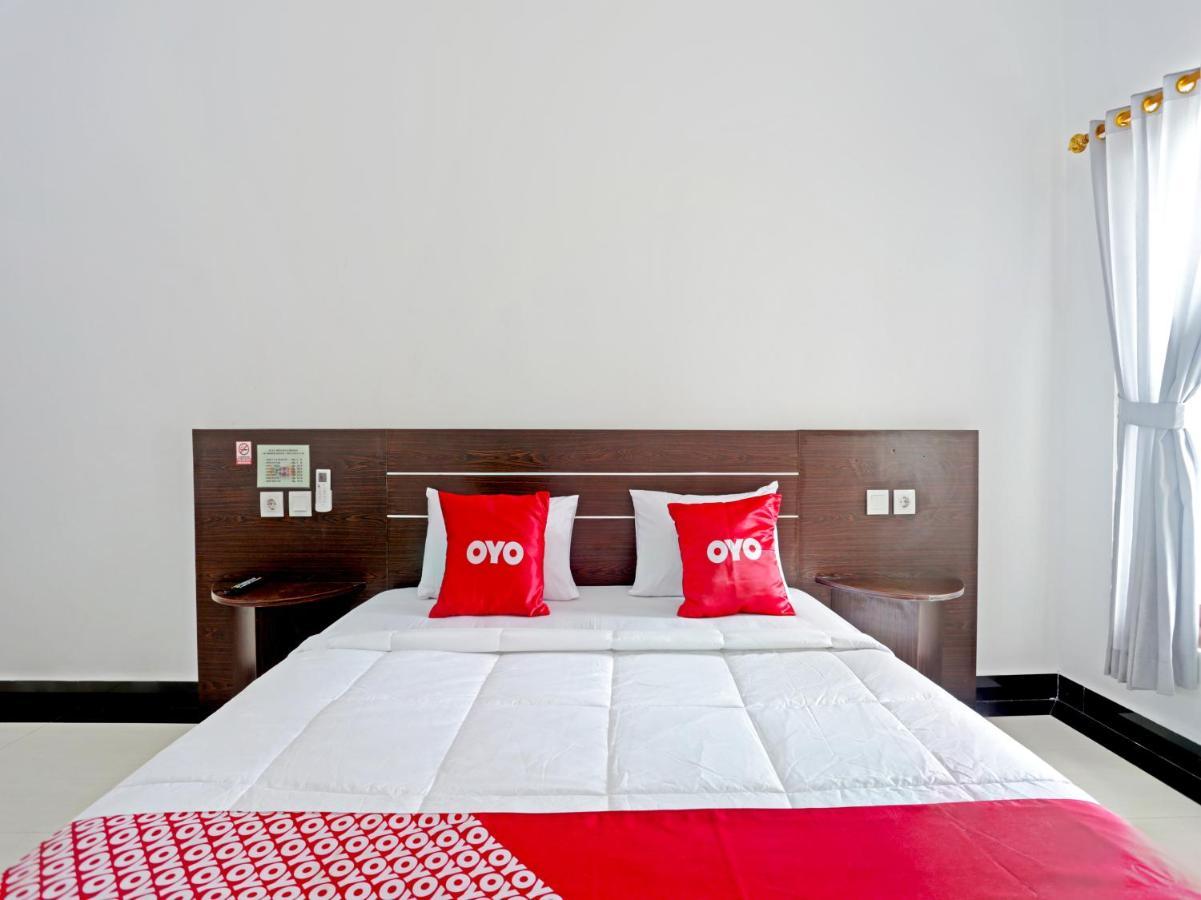 Oyo 90859 Cahaya Guest House Pesanggaran Bagian luar foto