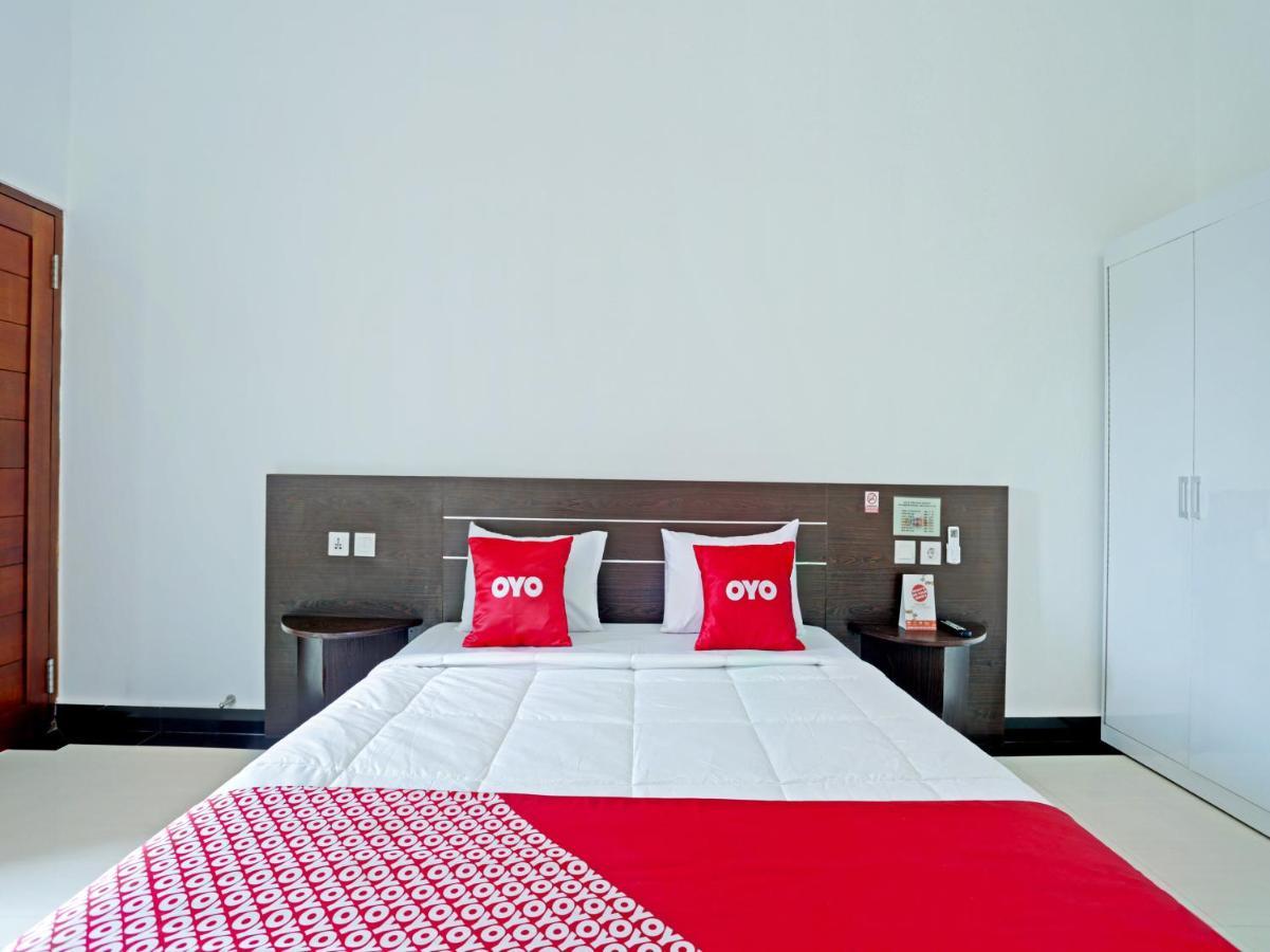 Oyo 90859 Cahaya Guest House Pesanggaran Bagian luar foto