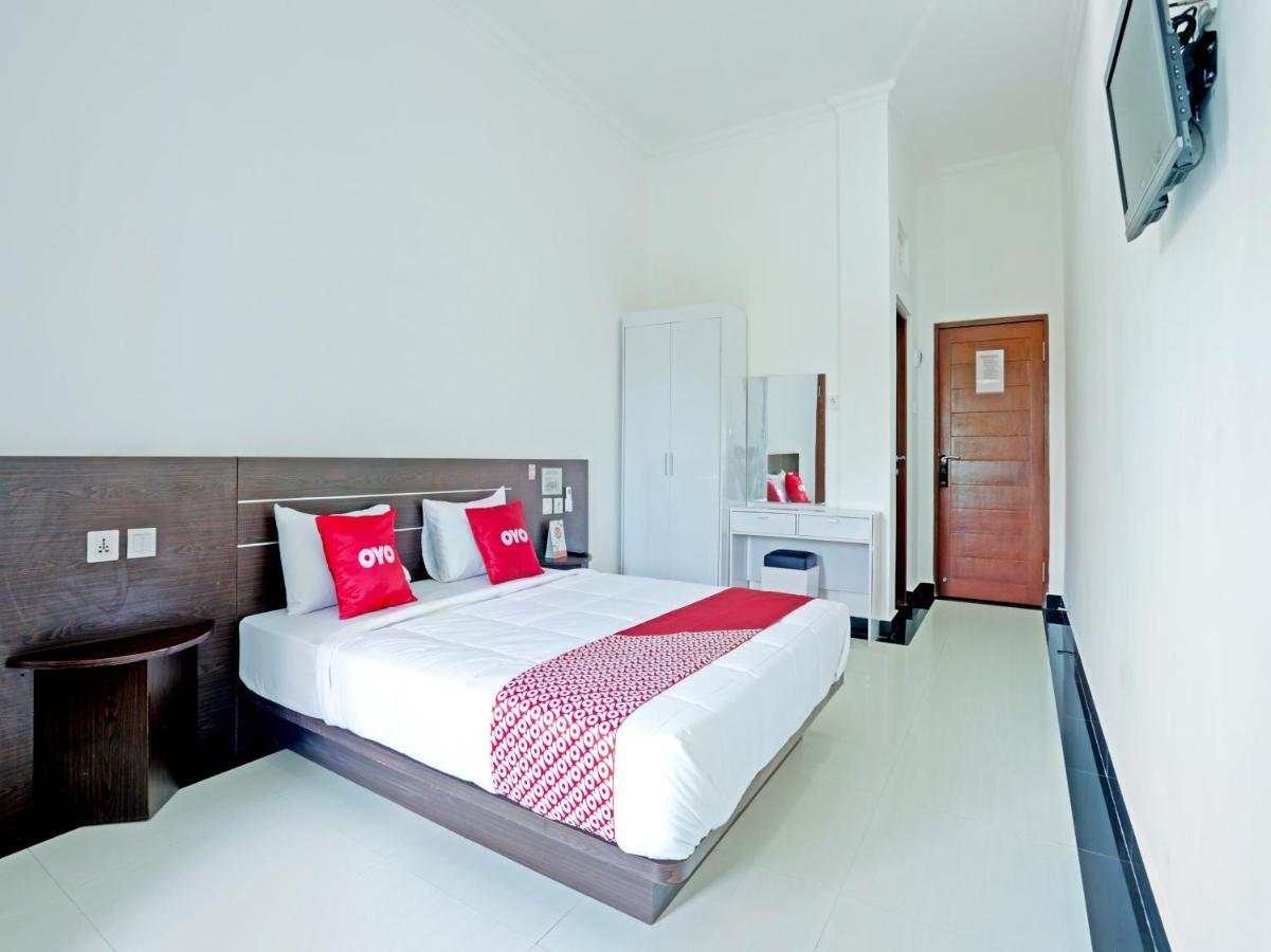 Oyo 90859 Cahaya Guest House Pesanggaran Bagian luar foto