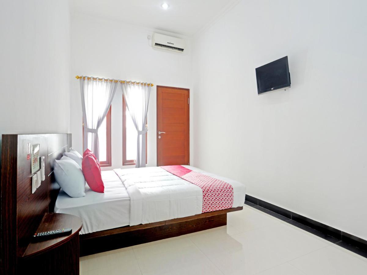 Oyo 90859 Cahaya Guest House Pesanggaran Bagian luar foto
