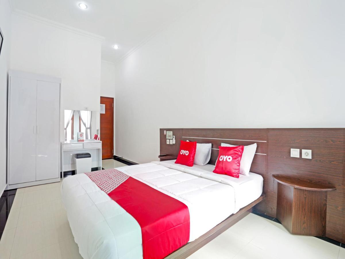Oyo 90859 Cahaya Guest House Pesanggaran Bagian luar foto