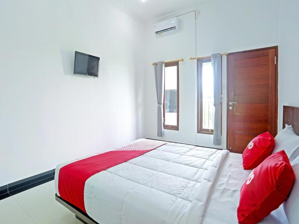 Oyo 90859 Cahaya Guest House Pesanggaran Bagian luar foto