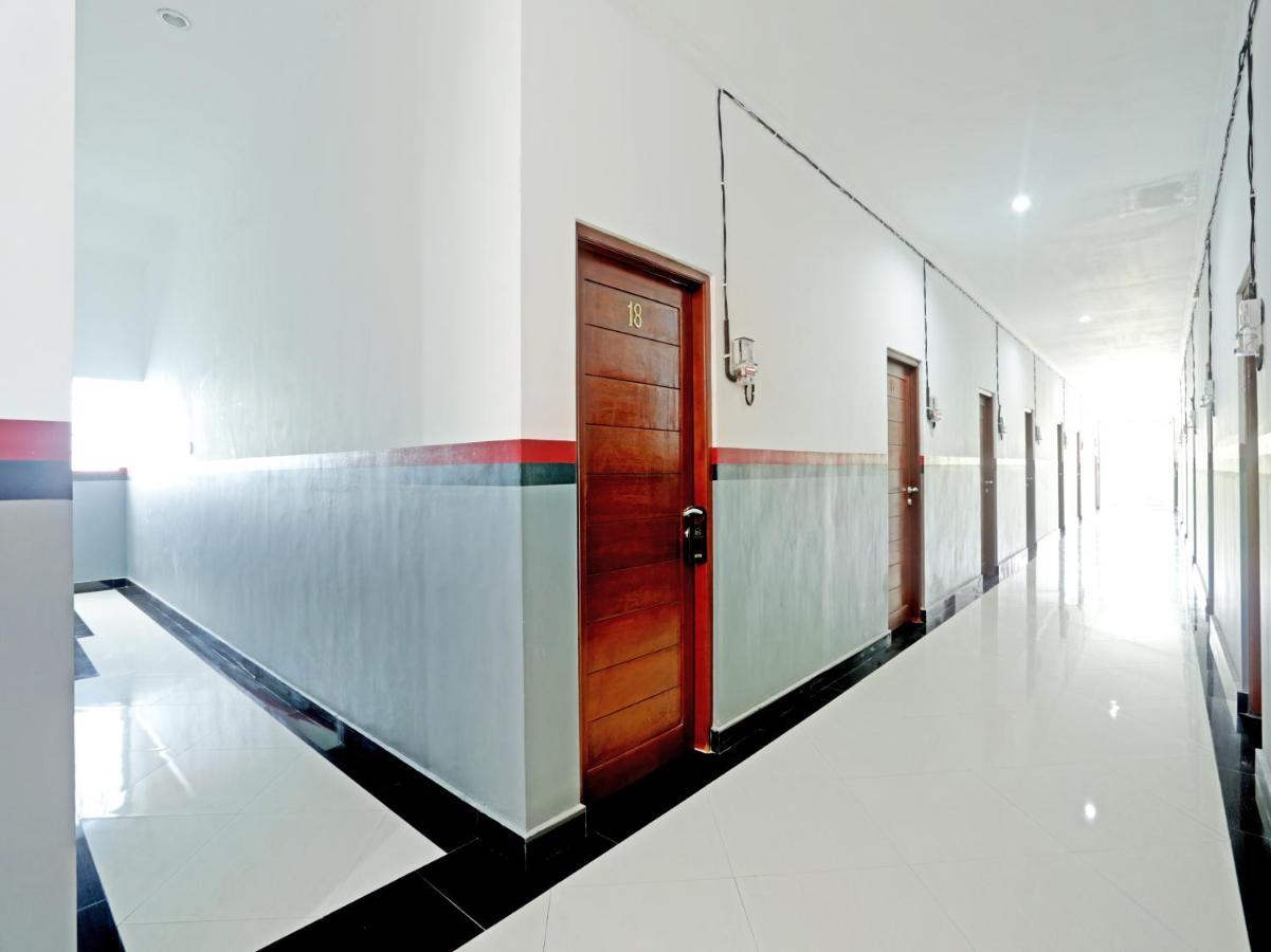 Oyo 90859 Cahaya Guest House Pesanggaran Bagian luar foto