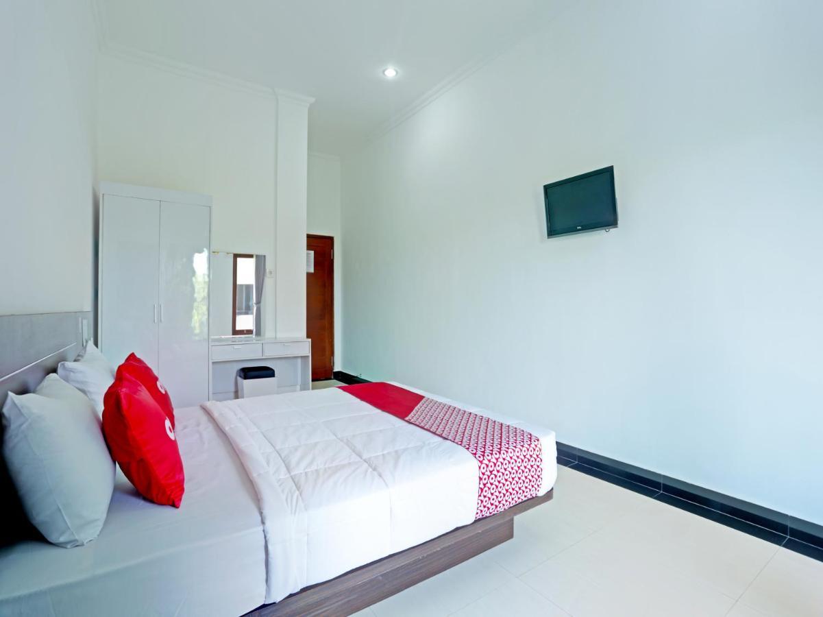 Oyo 90859 Cahaya Guest House Pesanggaran Bagian luar foto